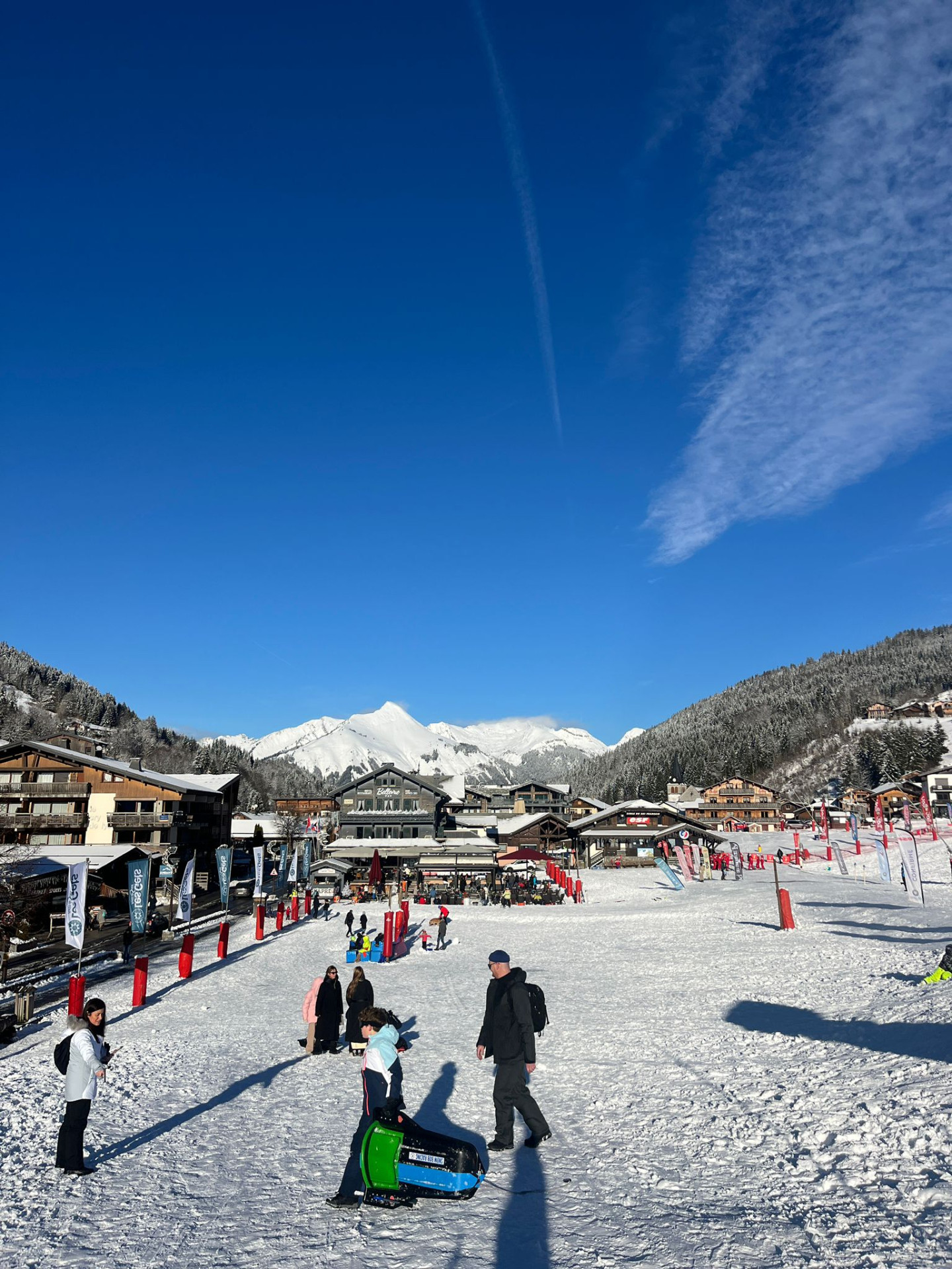 Village et front de neige des Gets en hiver